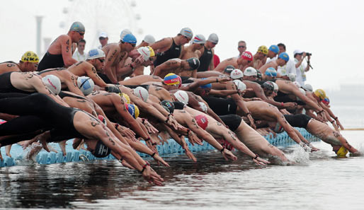 Im fernen China finden gerade die Schwimm-Weltmeisterschaften statt, die vor allem eins beweisen: Bunte Badekappen sind doch für etwas gut