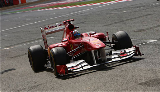 Am Ende fuhr Alonso den ersten Ferrari-Sieg in der laufenden Saison mit einem komfortablen Vorsprung von rund 17 Sekunden auf Vettel heraus