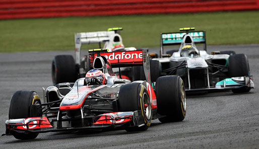 Jenson Button in action! Wenig später vergaß die McLaren-Boxencrew beim Reifenwechsel eine Mutter und Button musste seinen Boliden abstellen