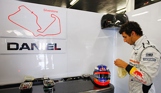 Premiere für Daniel Ricciardo. Der Australier wechselte die Teamfarben und ist neuer Stammpilot bei HRT. Er ersetzt Narain Karthikeyan