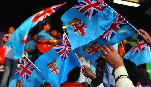 Am 9. September beginnt die Rugby-WM in Neuseeland. Schon am Montag traf das Nationalteam Fijis in Auckland ein - und wurde dort mit wehenden Fahnen empfangen