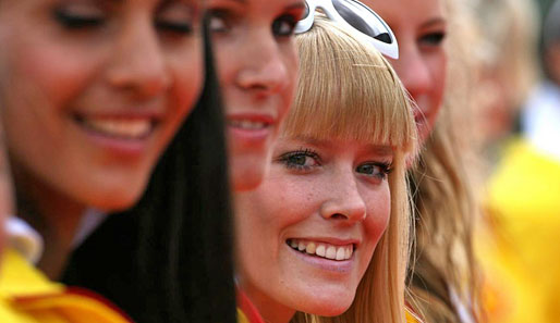 Die Gridgirls beim Belgien-GP in Spa trotzen der Kälte
