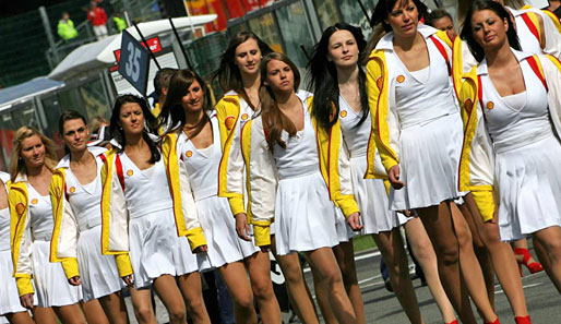 Die Gridgirls beim Belgien-GP in Spa trotzen der Kälte