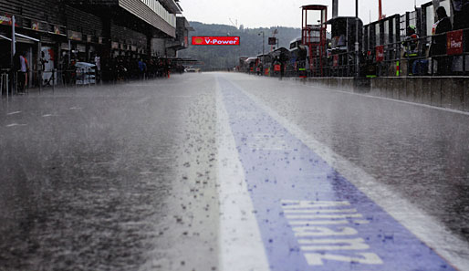 Kurz bevor der große Regen kam, hatte Schumacher im Trockenen eine Rundenzeit erzielt, die zwei Trainingsstunden lang hielt.