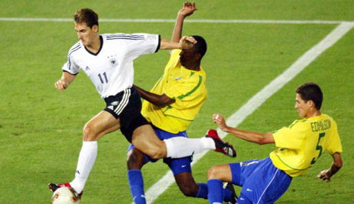 Zwei Fußball-Größen, ein Endspiel. Im WM-Finale 2002 von Yokohama trafen sich beide erstmals bei einer Weltmeisterschaft