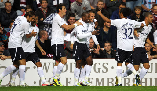 Heart of Midlothian - Tottenham Hotspur 0:5: Pflichtaufgabe erfüllt - Rafael van der Vaart (5.v.l.) eröffnete den Torreigen in der 5. Minute