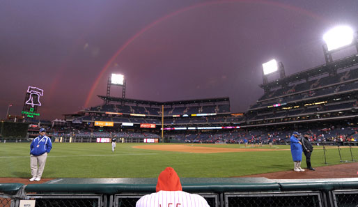 Was für ein Anblick! In der Pause beim Spiel der MLB-Klubs Philadelphia Phillies und Florida Marlins lässt sich einen Regenbogen über dem Citizens Bank Park in Philly blicken