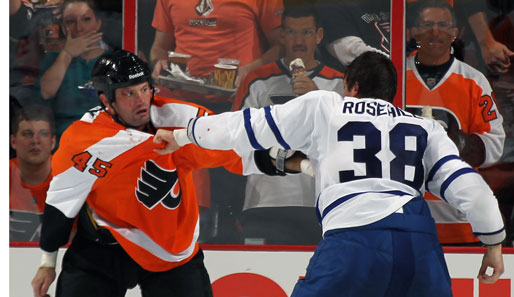 Beim Duell der Toronto Maple Leafs gegen die Philadelphia Flyers flogen die Fäuste. Dies führte bei den Zuschauern zu sichtlich unterschiedlichen Wahrnehmungen
