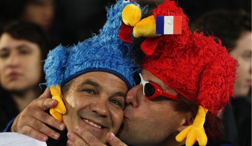 Diese französischen Hähnchenfans vergnügen sich bei der Rugby-WM-Partie zwischen den All Blacks und Frankreich auf der Zuschauertribüne. Auf dem Feld gabs nicht zu holen