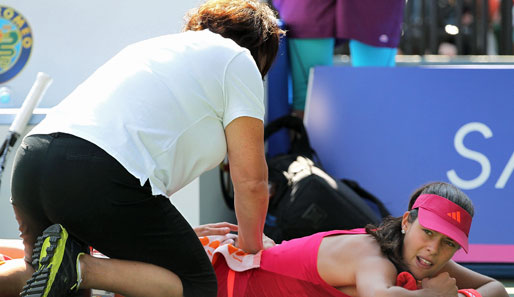 Ana Ivanovic lässt sich während des WTA-Turniers in Tokio ordentlich durchkneten! Eine Masseur-Ausbildung müsste man haben...