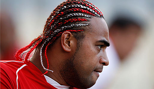 “Don’t Just Stand There – Be Inspired”: Die neue Frisur von Tongas Rugby-Kapitän Tamiela Moa erinnert stark an die neue Werbekampagne eines Schuhherstellers