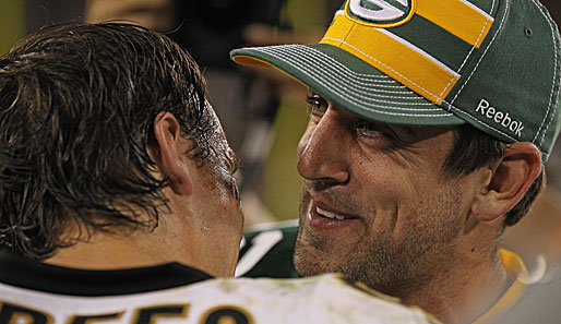 Aaron Rodgers (r.) tröstet Drew Brees nach dem 42:34-Sieg der Green Bay Packers gegen die New Orleans Saints zum Auftakt der neuen NFL-Saison