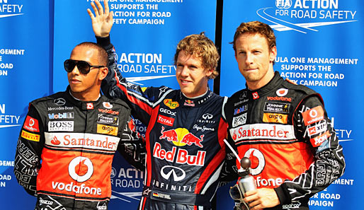 Lewis Hamilton und Jenson Button konnten den Overall auch auf dem Siegerfoto nach dem Qualifying präsentieren. In der Mitte thronte aber wieder einmal Sebastian Vettel