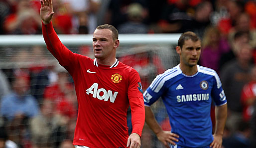Jubelt Wayne Rooney hier über das 3:0 oder entschuldigt er sich für seinen blamabel verschossenen Elfmeter? Man weiß es nicht...
