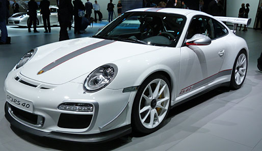 Gegen die italienischen PS-Monster sieht der Porsche fast harmlos aus. Doch der GT3 RS 4.0 ist alles andere als harmlos