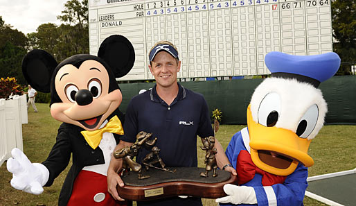 Es war irgendwie abzusehen: Beim PGA-Event in Floridas Disney World gewinnt Golfer Luke Donald (M.)