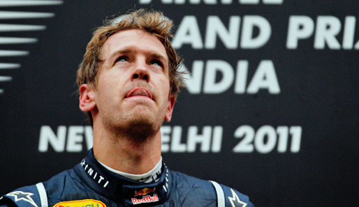 In der Stunde seines Triumphes dachte ein sichtlich bewegter Vettel aber auch an die verstorbenen Piloten Wheldon und Simoncelli.