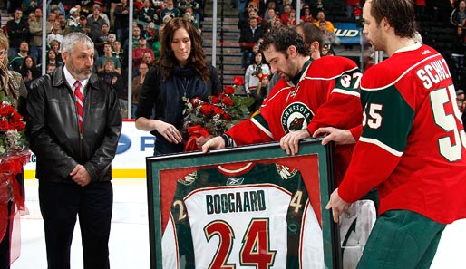 Der Tod von Derek Boogaard beschäftigt die Minnesota Wild weiterhin. Das NHL-Spiel gegen die Calgary Flames stand ganz im Zeichen des verstorbenen Leftwingers