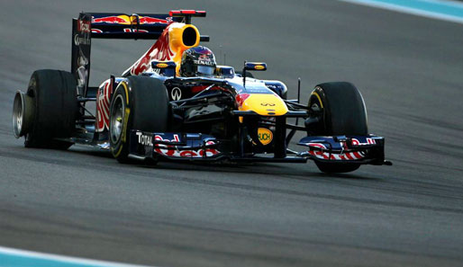 Dann passierte das Unglück! Vettels Reifen platzte in der zweiten Kurve. Er schleppte sich noch in die Box, musste aber das Handtuch werfen