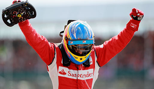 GROSSBRITANNIEN-GP: Tag der Erlösung für Ferrari. Bei feuchter Strecke brach Fernando Alonso den Bann und gewann das erste Rennen für die Roten