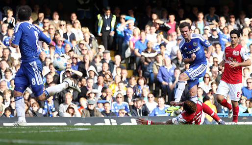 FC Chelsea - FC Arsenal 3:5: 2:1-Halbzeitführung und doch verloren! Das bereitete auch Juan Mata (2.v.r.) Schmerzen