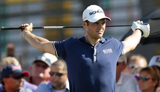 Der deutsche Golf-Star Martin Kaymer zeigt in Dubai eine gute Leistung. Muss wohl am gekonnten Dehnen liegen
