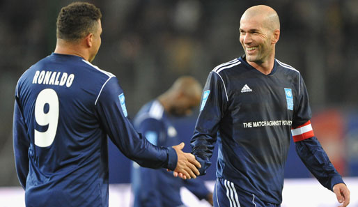 Am Ende lachten die internationalen Stars: Ronaldo, Zidane & Friends siegten vor knapp 25.000 Zuschauern 5:4
