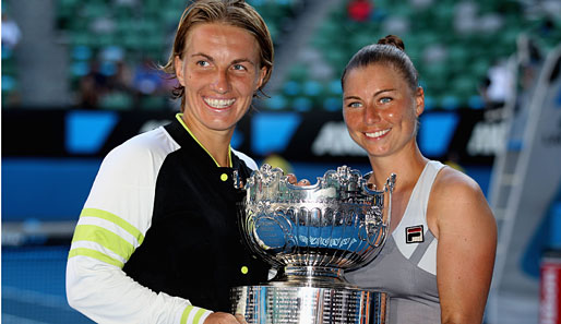 Swetlana Kusnezowa und Vera Zwonarewa haben bei den Australian Open den Titel im Damen-Doppel gewonnen