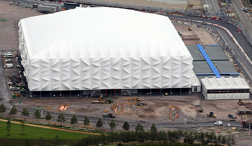 In der Olympic Basketball Arena werden die Vorrunden im Basketball, sowie die Halbfinals und Finals im Handball ausgetragen. Nach der Olympiade wird sie wieder abgebaut