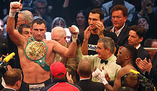 Klitschko feierte aber trotz allem seinen 44. Sieg im 46. Kampf, obwohl die Punktrichter ihn nach Meinung einiger Experten zu deutlich vorne sahen