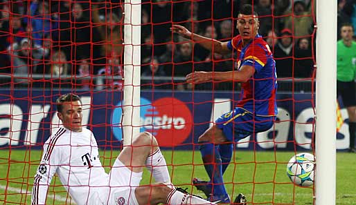 FC Basel - FC Bayern München 1:0: Mit einem späten Tor verschärfte der FC Basel die Krise der Bayern und verschaffte sich eine gute Ausgangslage für das Rückspiel