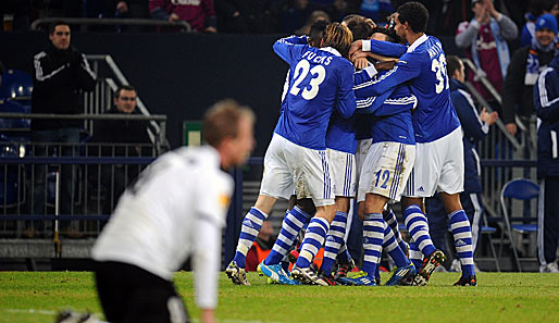 In der Verlängerung machte Schalke dann durch zwei Tore von Huntelaar in der 106. und 120. Minute alles klar