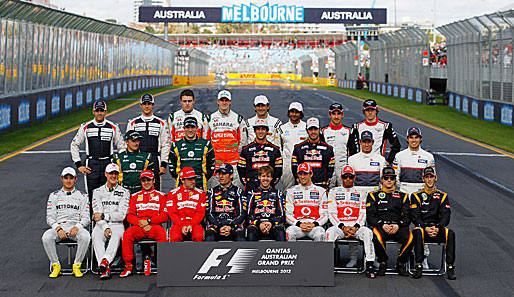 Das sind sie: Die 24 Fahrer der Formel-1-Saison 2012. Sauber aufgereiht und mit ihrem schönsten Lächeln bestückt