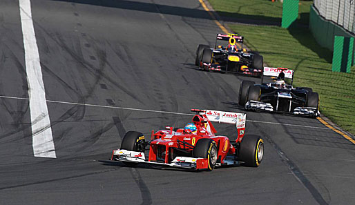 Fernando Alonso (v.) rettete die Ehre der Ferraristi und sorgte mit seinem fünften Platz für einen erträglichen Abschluss eines verkorksten Ferrari-Wochenendes