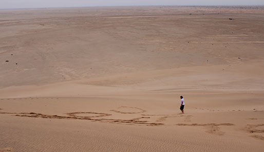 Wie eine Marslandschaft: Michael Schulz in der namibischen Wüste. "Die Landschaft ist einzigartig", schwärmte er
