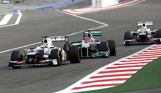 Rosbergs Mercedes-Kollege Schumacher kämpfte sich vom 22. Startplatz nach einem Getriebewechsel noch bis auf den zehnten Rang nach vorne