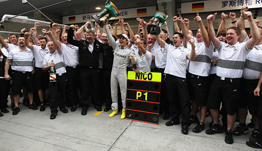 Es war ein historischer Sieg für Mercedes. Der erste Triumph seit 1955! Das wird sicherlich eine feucht-fröhliche Party geben