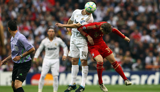 Real Madrid - FC Bayern n.E. 3:4: Ein Zweikampf aus der der Anfangsphase. Wir lösen auf: Hinter Pille steckt Xabi Alonso
