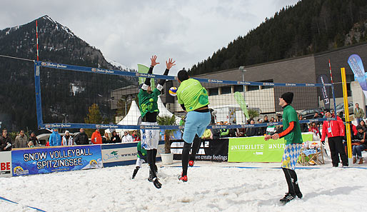 Snowvolleyball ist übrigens seit letztem Jahr vom österreichischen Volleyball-Verband als Profi-Sport anerkannt - ein wichtiger Schritt