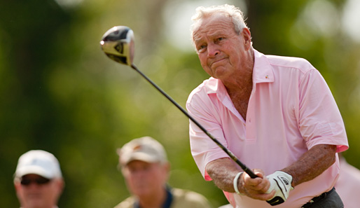 1929 wurde der US-Amerikaner Arnold Palmer geboren. Der Golfer verdiente seit seinem Profi-Debüt im Jahr 1954 geschätzte 285 Millionen Euro und belegt somit Platz 4