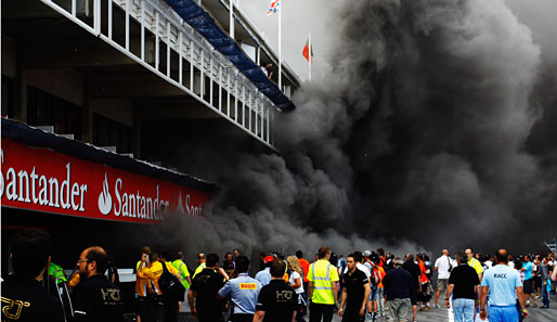 Kurz nach dem Rennen stiegen Rauchwolken aus der Box von Williams. Ein schrecklicher Unfall, der den ersten F-1-Sieg seit acht Jahren in den Hintergrund rücken ließ