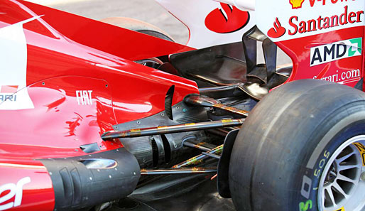 Bei Ferrari ist so ziemlich alles neu. Hier ein Blick auf die komplizierte Aerodynamik rund um das Auspuff-Endrohr