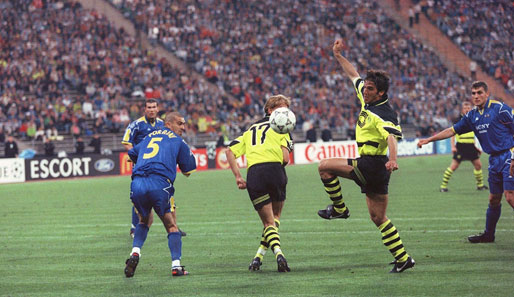 Der 28. Mai 1997: Der BVB gewinnt als erste deutsche Mannschaft die Champions League. Nach 29 Minuten traf Karl-Heinz Riedle (2.v.r.) zum 1:0 gegen Juventus Turin