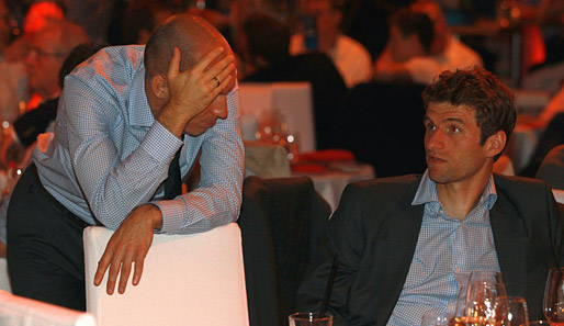 Arjen Robben (l.) scheint die Niederlage im Champions-League-Finale immer noch nicht begreifen zu können. Bei Thomas Müller stimmte immerhin die Einzelleistung