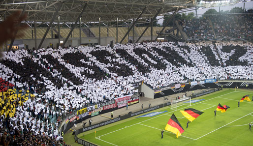 Deutschland - Israel 2:0: Die Fans in Leipzig stärkten der DFB-Elf schon vor dem Anpfiff den Rücken für die EURO 2012 in Polen und der Ukraine