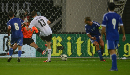 Thomas Müller hatte in der 76. Minute das 2:0 auf dem Fuß, ließ den Gegner herrlich aussteigen. Dann aber legte er die Kugel mit links am rechten Pfosten vorbei
