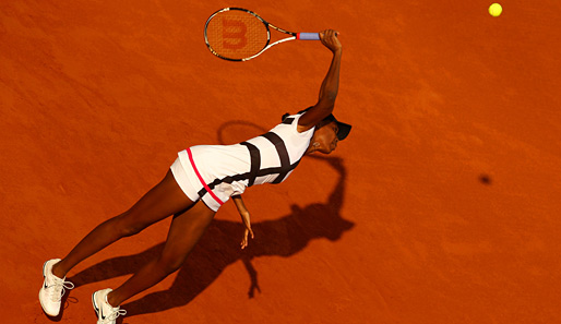 Venus Williams tat sich dagegen lange schwer gegen Paula Ormaechea, zog nach drei harten Sätzen aber doch in Runde 2 ein