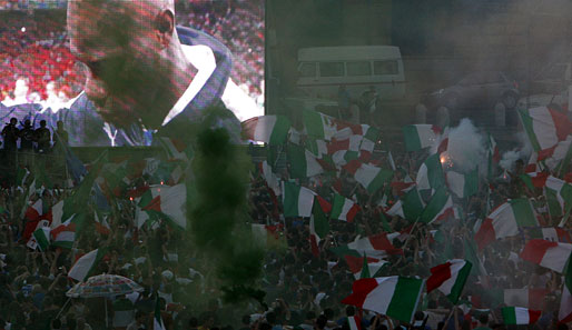 In Rom zündeten die Fans beim Public Viewing nach der Niederlage etliche Rauchbomben