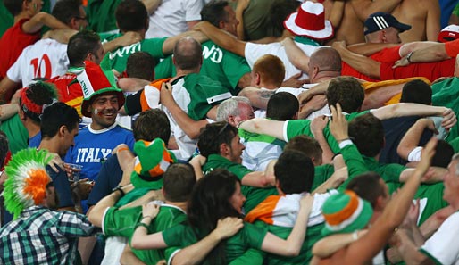 Wo die Iren sind, ist einfach Party: Super Stimmung, obwohl kein Mensch das Spiel anschaut - vielleicht auch gerade deshalb die gute Laune