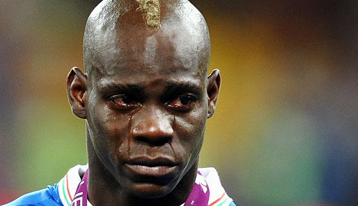 Die Tränen flossen bei Mario Balotelli in Strömen, während er den Spaniern beim Feiern zusah